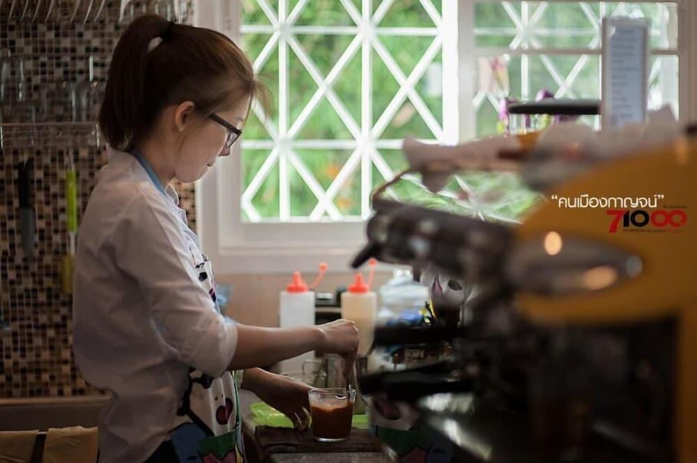 U Dee Room&Coffee Kanchanaburi Buitenkant foto