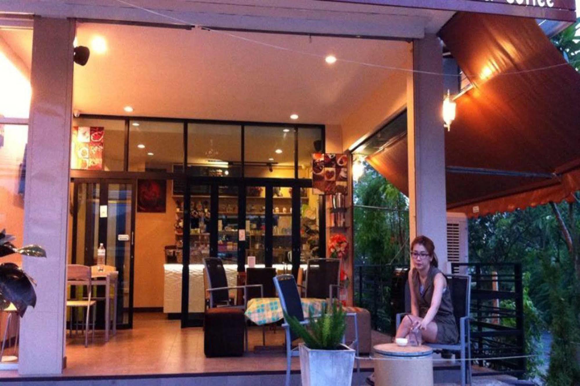 U Dee Room&Coffee Kanchanaburi Buitenkant foto